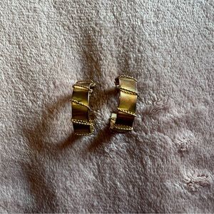 Vintage earrings 🌸